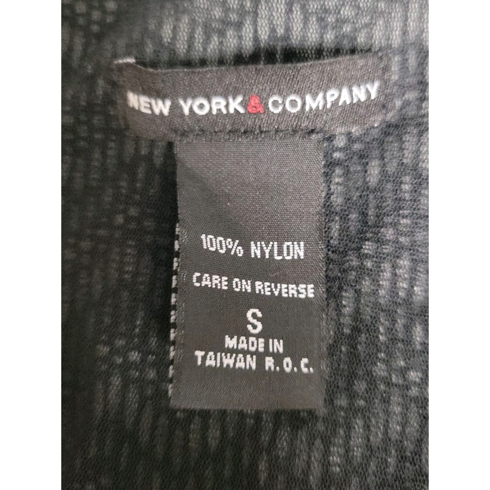 New York And Co Sleeveless Zig Zag Pattern Black White Stretch Top Size Small - Picture 6 of 7